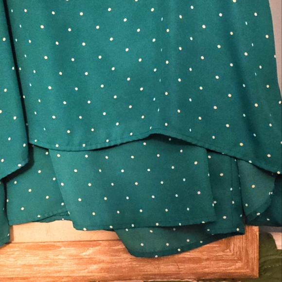 Sleeveless Kelly Green Top - Picture 2 of 5